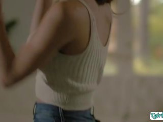 Lovely dude lets his banci stepsister fuck his bokong