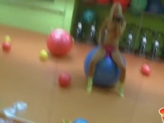 Sabrina blondinka took a vid of rubbing this chabr strap on