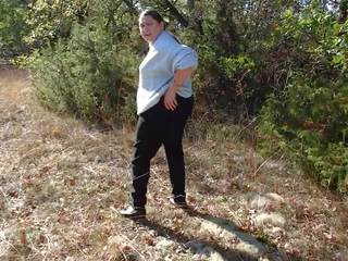 Promenande D'un Bonne Pisseuse, Free Outdoor HD dirty movie clip e5
