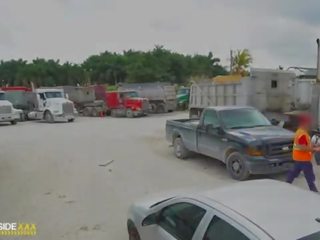 Roadside - spicy latina fucks a big manhood to free her mobil