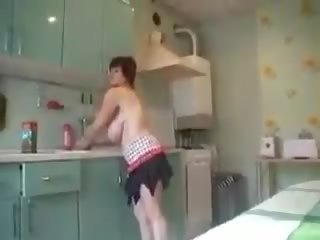 Mommy in Kitchen: Free In Twitter adult clip video 7b