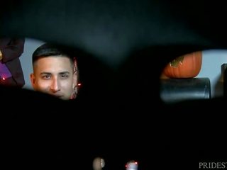 Mangangaso makakakuha ng fucked sa pamamagitan ng a mysterious masked tao sa gabi ng pangangaluluwa