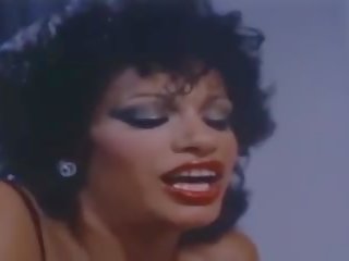 Didelis lūpos didelis papai: xxx papai hd suaugusieji filmas klipas 02