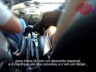 Sieva ar a vīrietis uz a motelis pazemojošs viņai kukolds.