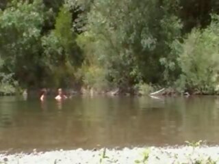 Naturist perfected pärchen bei die fluss, kostenlos erwachsene film f3