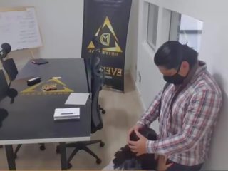 Shortly setelah saya pekerjaan pertemuan saya perlu sebuah baik apaan dari saya coworker&comma; dia kebutuhan untuk tahu yang adalah itu bos di sini