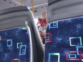 Mlada arab gospa piha tič prva čas v ji življenje