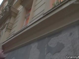 Stranger Fucks Her Shaved Old Pussy from Behind: HD adult video d5