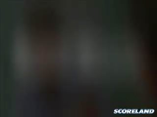 Barbi busts në score