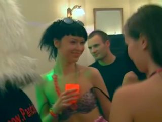Väga väga fascinating tasuta keppimine puu naine üks mees filme