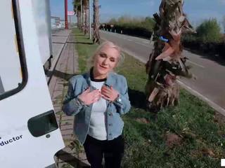 Tiếng ý divinity fucks người lạ trong cô ấy truck