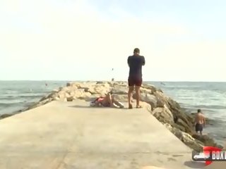 I errët flokë stunner aysha aggrees një falas masazh në plazh