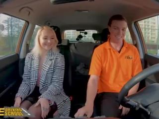 Fake driving school pirang marilyn sugar in ireng kaose sikil bayan clip in mobil
