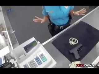 Polisiýa officer fucked in the gizlin otag