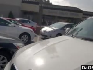 轟動的 優 護送 性交 上 後座