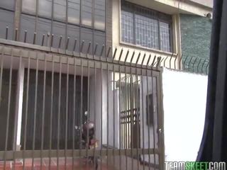 大人 クリップ 小 ティッツ ラテン系