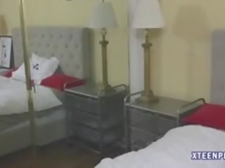 Maganda ginintuan ang buhok tinedyer ms allie rae puke puno may pagbuga ng tamod