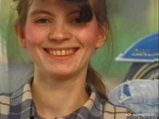 Mladistvý zavřít podle nabubřelý teats
