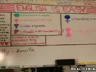 Bigtitted inglese lingua istruttore siede su bello privato azione appassionatamente